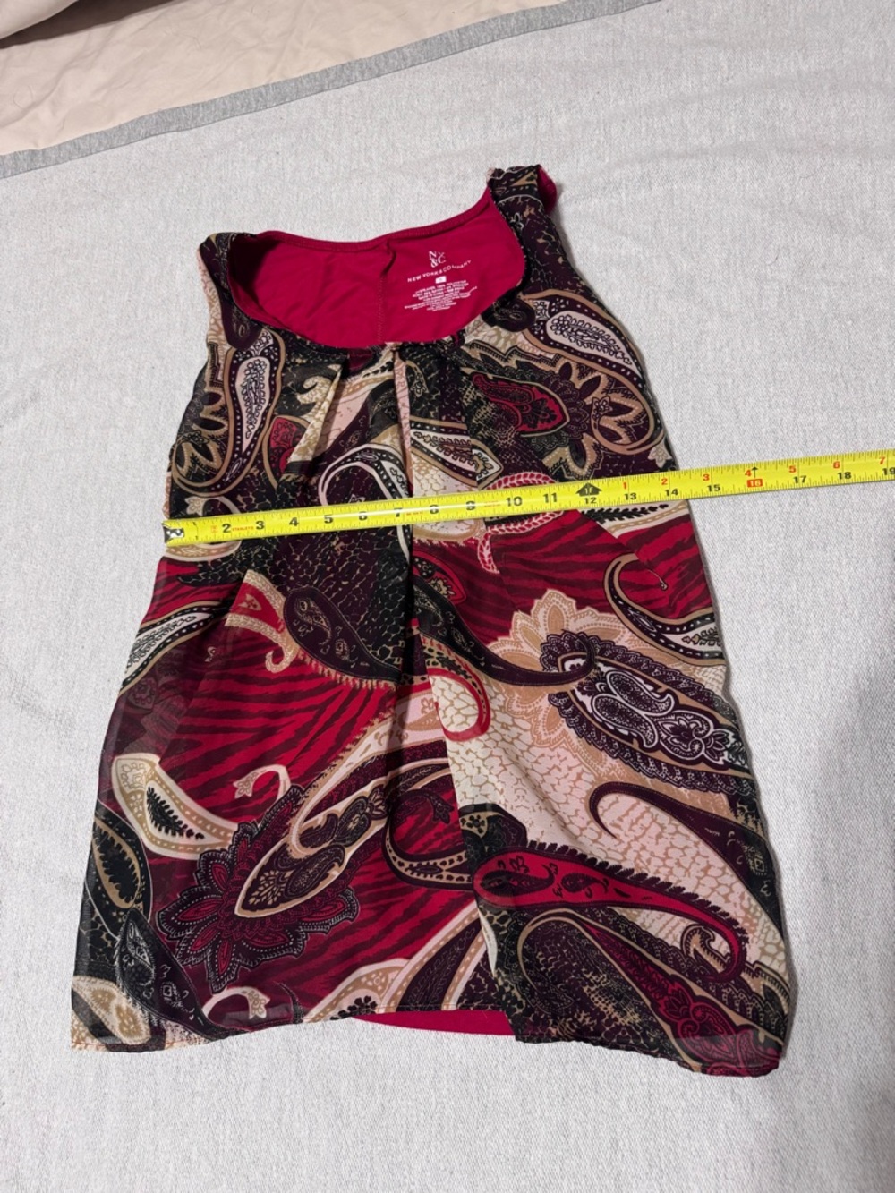 New York & Company Red Paisley Sleeveless Top